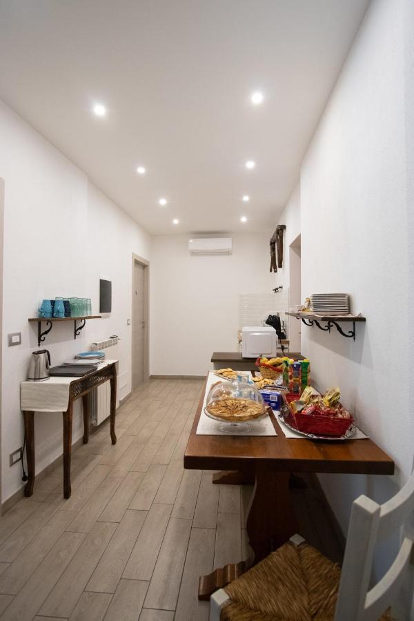 Un Posto Al Sole Bed & Breakfast Molino Nuovo  Bagian luar foto